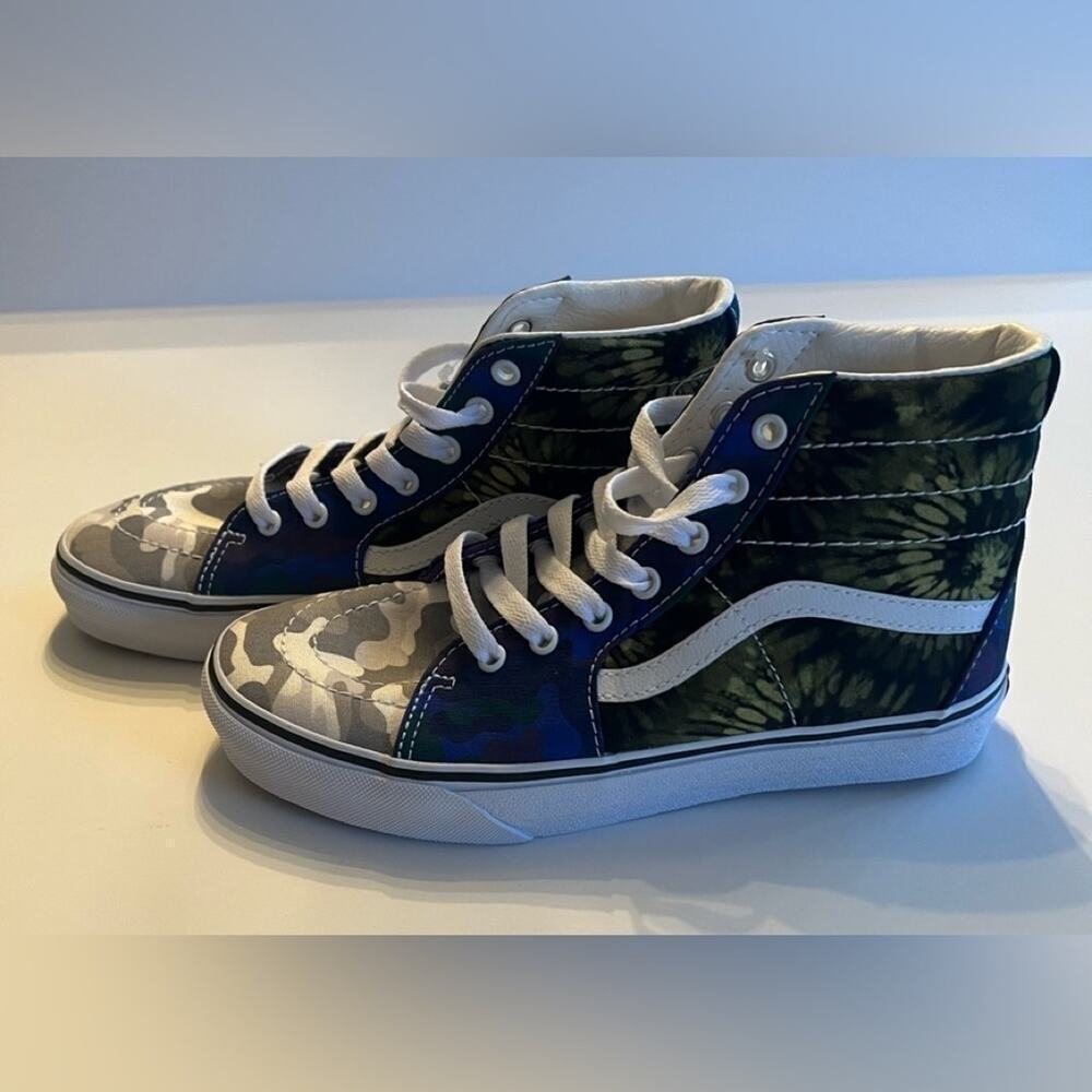VANS GIRLS “HIGH TOP” “CAMO” SNEAKER SIZE 4.5 (BIG KID) NWT